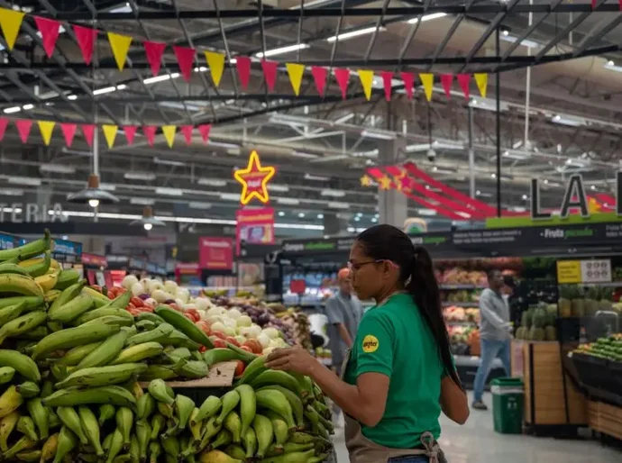 O país vizinho do Brasil onde empregados passaram a trabalhar menos e a ganhar mais (com desemprego na mínima histórica)