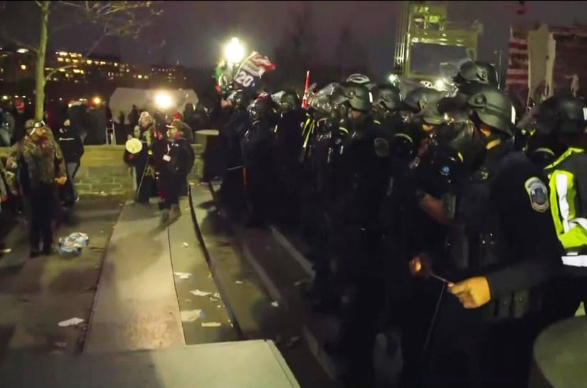 Morre mulher baleada durante invasão de manifestantes pró-Trump ao Capitólio