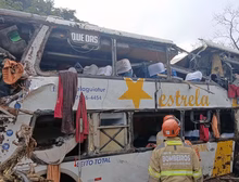 Nove morrem em tombamento de ônibus em Petrópolis