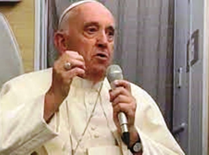 Posso pensar em renunciar, mas não agora, diz papa Francisco