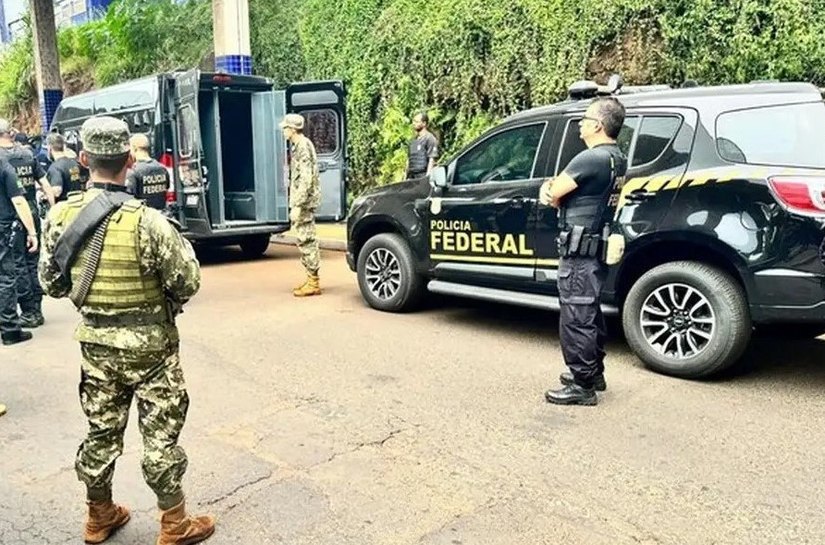 Paraguai entrega 25 presos brasileiros à Polícia Federal