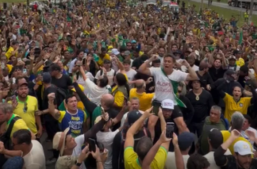 Ato de Nikolas, em Brasília, reúne Carlos Bolsonaro, Do Val e Zé Trovão