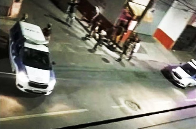 Grupo armado atira contra pessoas em festa de rua, em Salvador; 5 pessoas morreram e outras 13 ficaram feridas