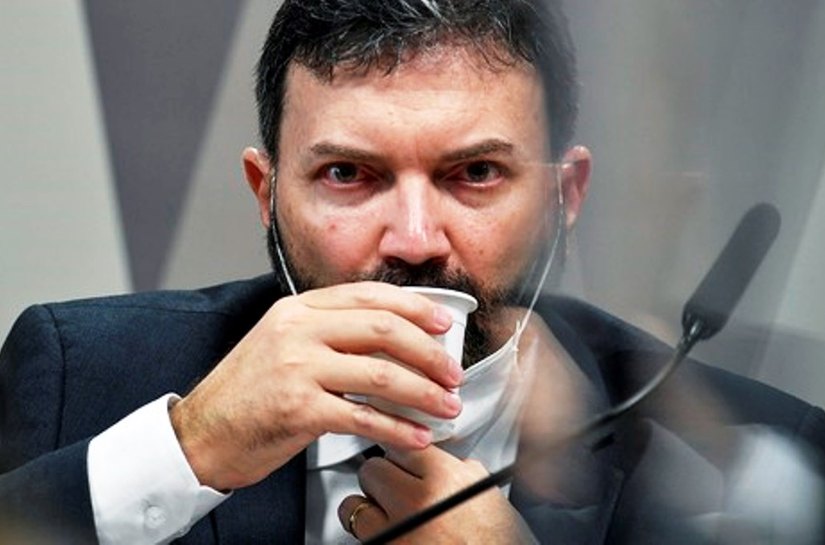 CPI: em depoimento de 7 horas, coronel nega pedido de propina e diz que queria vender vacinas para o setor privado
