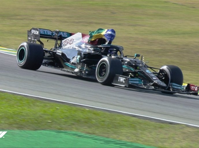 Lewis Hamilton supera Verstappen e vence o Grande Prêmio de São Paulo