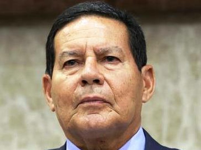 Forma de impedir radicalismos, diz Mourão sobre decreto que impede manifestações