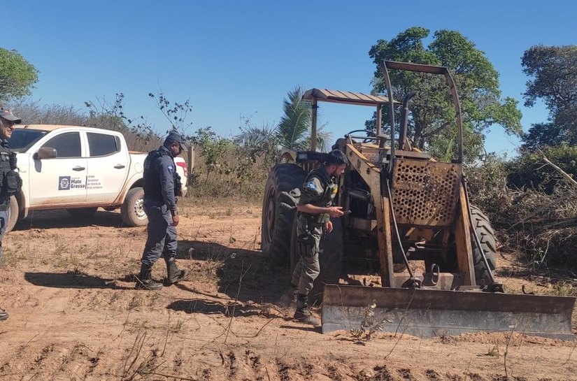 Sema apreende seis máquinas utilizadas em desmatamento ilegal na região Norte Araguaia em MT