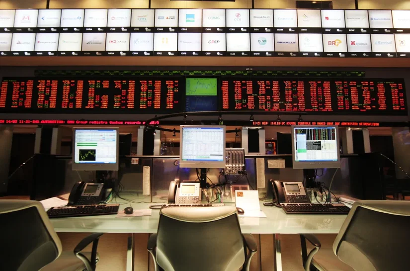 Ibovespa encerra semana pós-eleição com perda de 18%; dólar vai a R$ 5,44