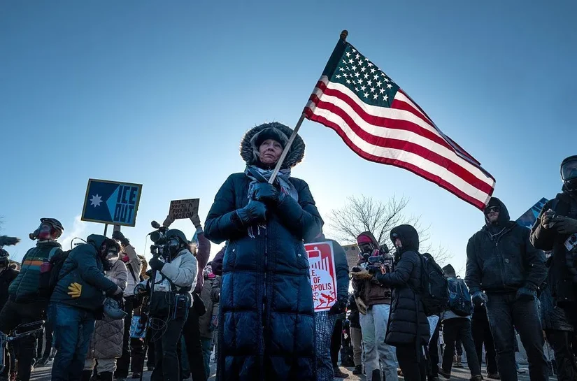 Protestos contrários ao ICE se espalham pelos EUA durante fim de semana