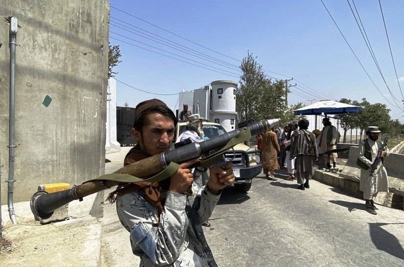 Talibã anuncia 'anistia geral' e faz apelo a mulheres no Afeganistão