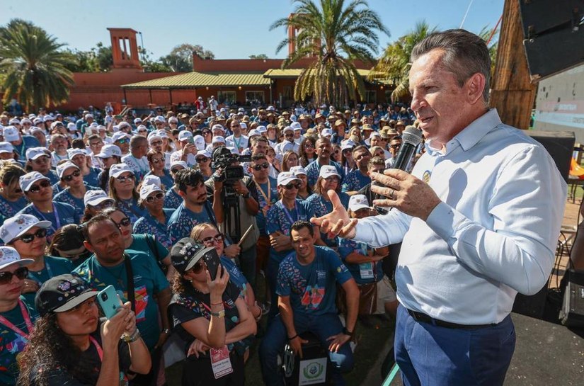 Governador anuncia novo extra por resultado a professores e coordenadores