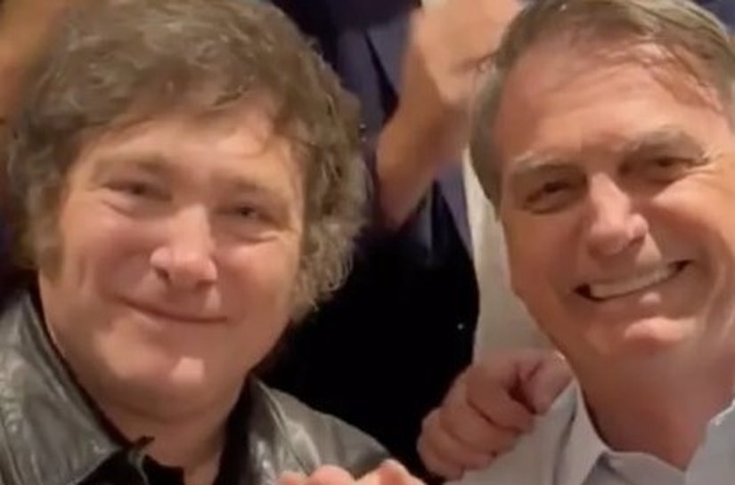Milei chega a Balneário Camboriú para encontro com Bolsonaro e políticos de direita