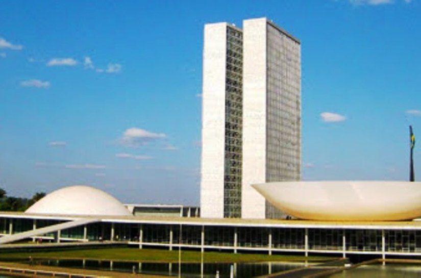 Senado aprova adiar eleições para 15 e 29 de novembro; texto segue para a Câmara