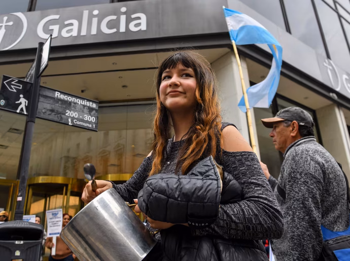 O assédio de cobradores de dívidas leva devedores na Argentina ao limite: 'Pensei em tirar a minha própria vida'