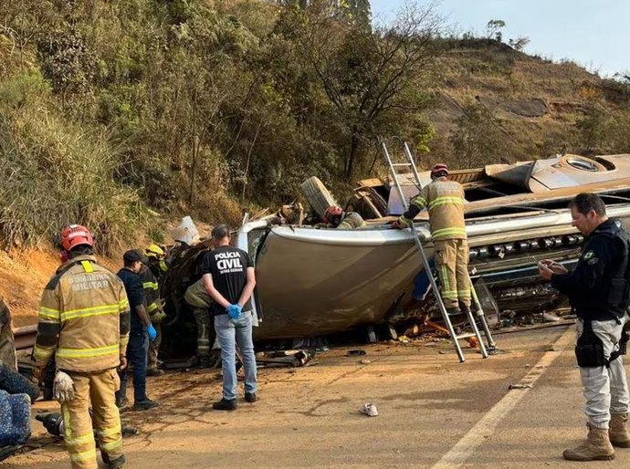 Grave acidente com ônibus de torcedores do Corinthians: o que se sabe e o que falta esclarecer