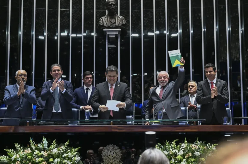 Congresso Nacional promulga fim da escala de trabalho 6x1