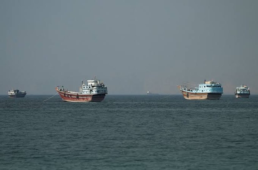 EUA e Irã intensificam conflito e atingem Bahrein e Kuwait em disputa por Ormuz