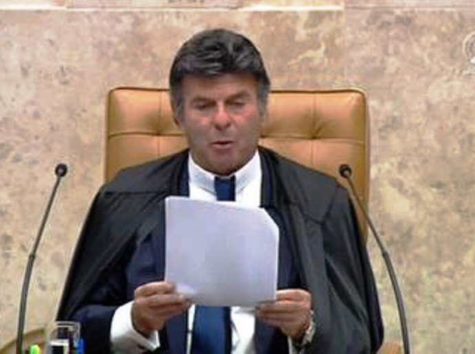 Fux diz que ninguém fechará o STF e que desprezar decisão judicial é crime de responsabilidade