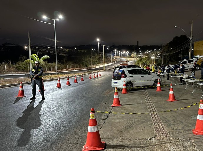 Fiscalização prende 11 motoristas embriagados na madrugada deste domingo,25