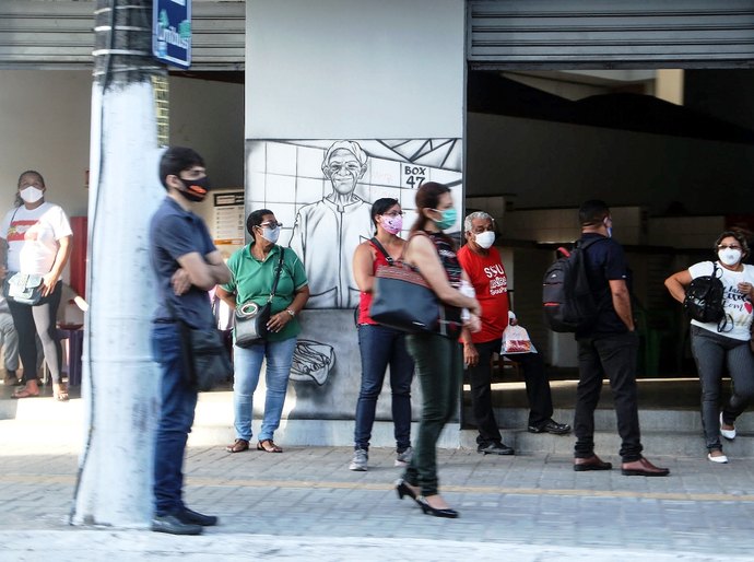 Brasil confirma mais 24.818 casos e 566 mortos por Covid-19 em 24 h