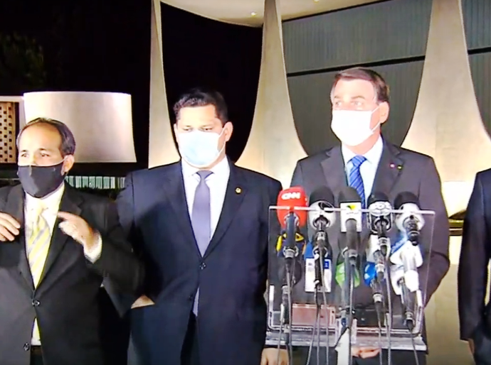 'Respeitamos o teto de gastos e queremos responsabilidade fiscal', diz Bolsonaro