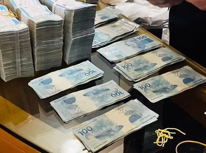 Sóstenes e Jordy desviaram dinheiro público em 'benefício próprio', diz PF