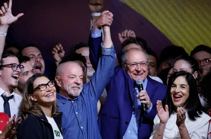 Lula conquista virada inédita e terá quarto mandato como presidente do Brasil: 'Vamos ter que regular as plataformas digitais'