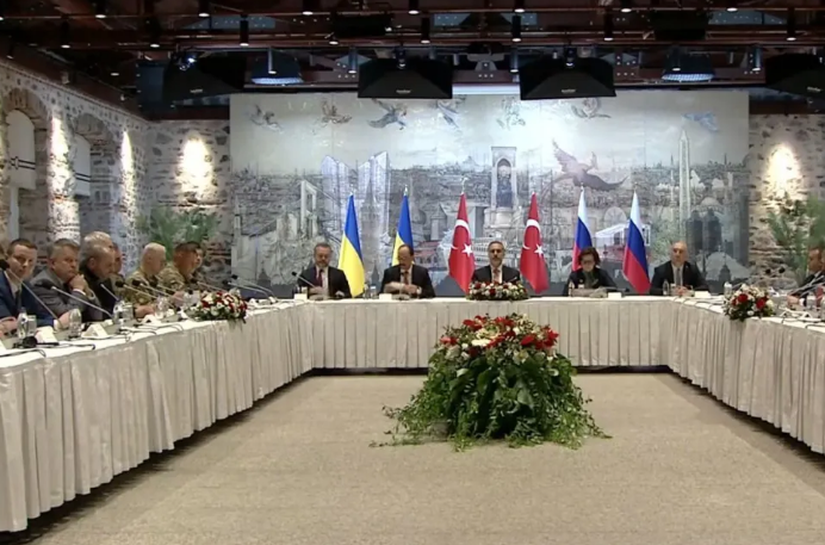 Rússia e Ucrânia se reúnem diretamente pela primeira vez em três anos