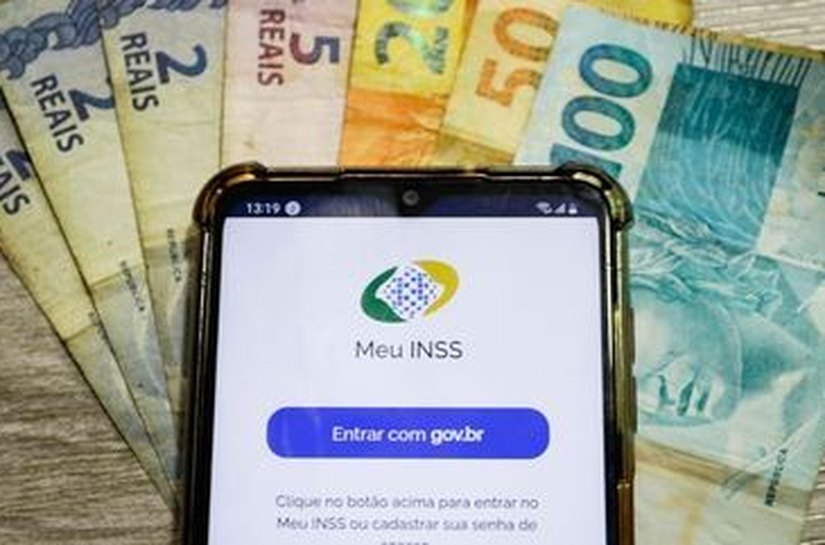 INSS começa a pagar segunda parcela do 13º para quem recebe acima do piso