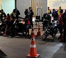 Fiscalização remove 33 motocicletas e prende duas pessoas por embriaguez ao volante em Cuiabá