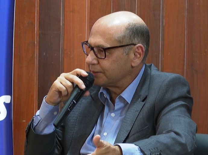 'Efeito de vacina só a partir de maio', diz diretor do Butantan sobre queda nos casos de Covid-19 após vacinação