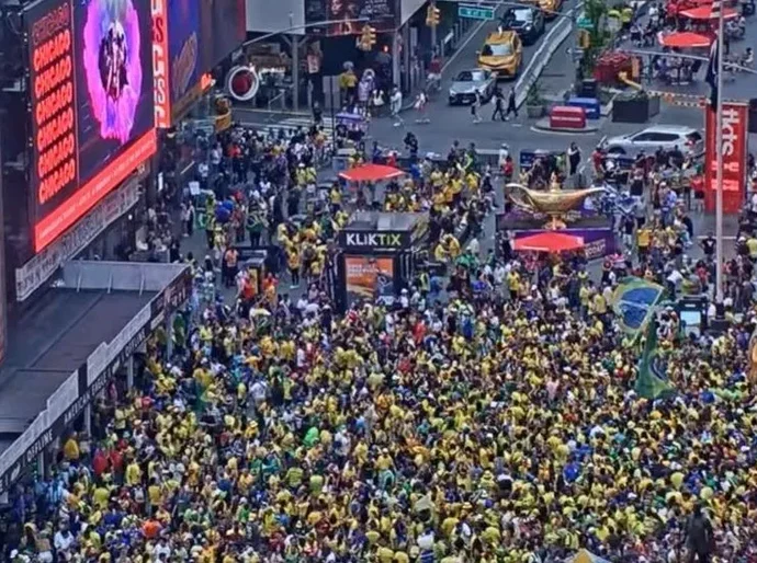 Às vésperas da estreia, brasileiros invadem a Times Square