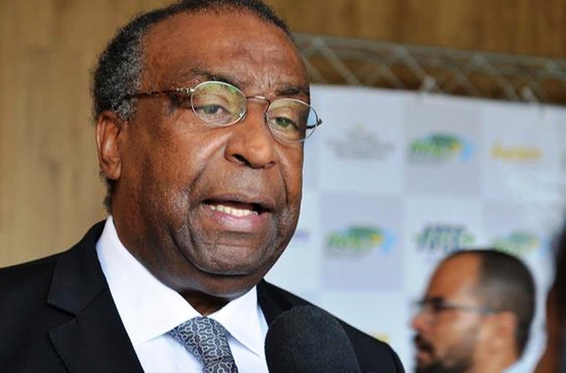 Carlos Alberto Decotelli confirma saída do Ministério da Educação