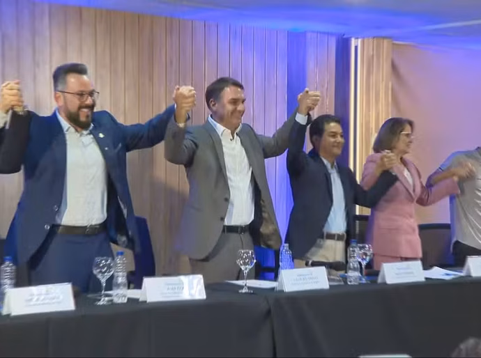 Republicanos declara apoio a Flávio Bolsonaro no segundo turno