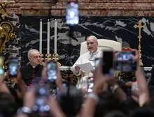 O recado do papa Leão 14 sobre a inteligência artificial em seu primeiro 'cartão de visitas' ao completar um ano de pontificado