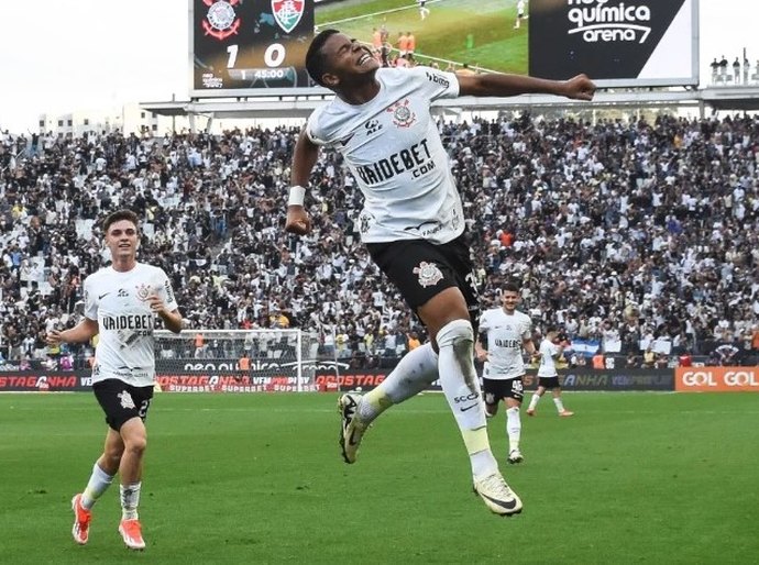 Com show de Wesley, Corinthians atropela Fluminense e vence primeira no Brasileirão