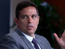 Campos Neto: IOF não é imposto para ricos e aumento encarece produção