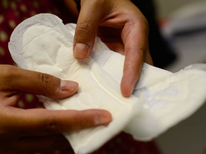 Governo lança programa de distribuição gratuita de absorvente pelo SUS