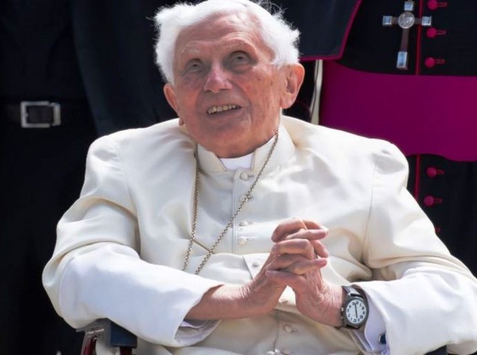Papa Bento XVI sabia de padres que abusaram de crianças, acusa investigação