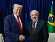 'Tive uma ótima reunião com Trump', diz Lula; negociações para suspensão do tarifaço seguem neste domingo
