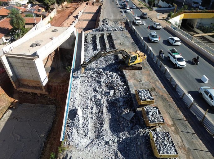 Obras do Complexo Viário do Leblon avançam com escavação de trincheira