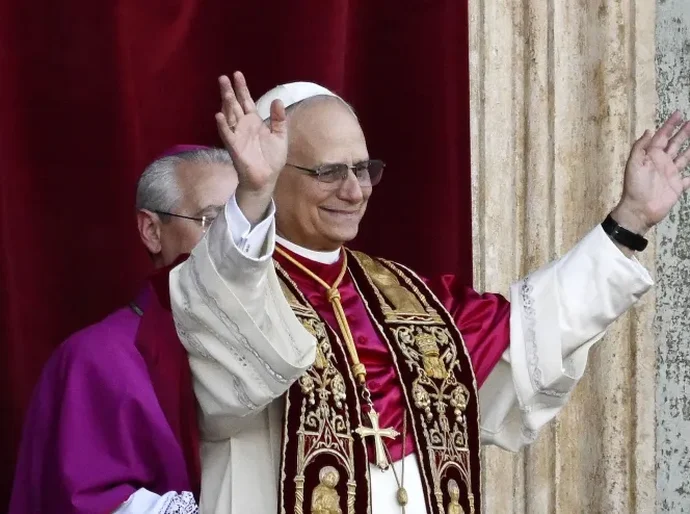 Em 1ª aparição, papa Leão oferece três grandes pistas sobre seu papado