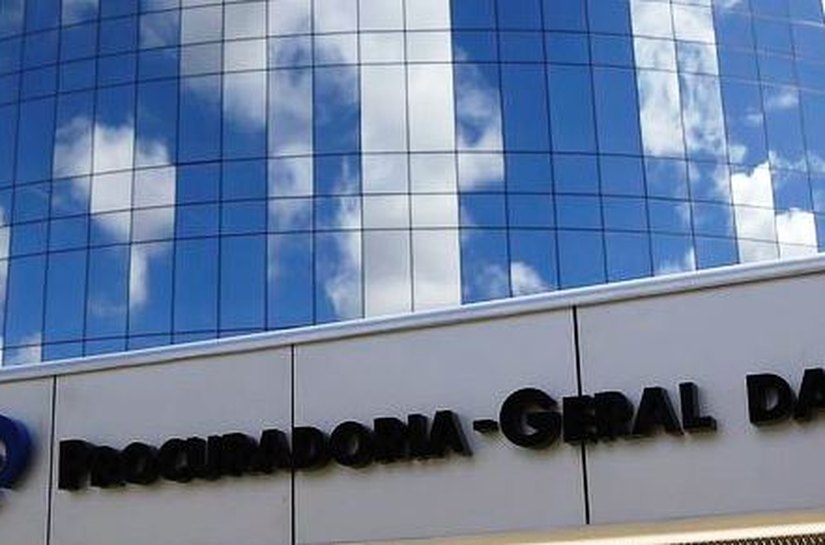 PGR abre investigação sobre ataque com fogos contra Supremo