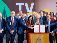 Lula assina decreto da TV 3.0; tecnologia garante recursos interativos e melhor qualidade de imagem e som para TV aberta