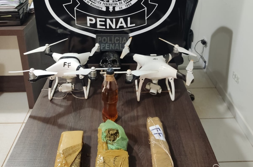 Policiais penais interceptam drones com drogas e bebida que seriam arremessados na Penitenciária Mata Grande