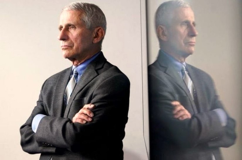 Especialista da Casa Branca fala em 'direção errada' dos EUA na pandemia e diz considerar volta do uso de máscara por vacinados