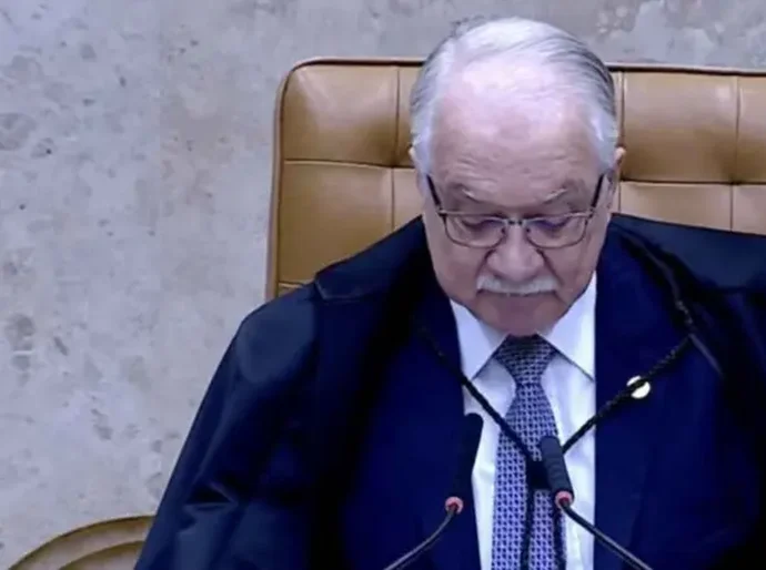 Advertisement  'A divergência é legítima, o confronto pessoal não', diz Fachin ao abrir sessão que decide futuro de Moraes