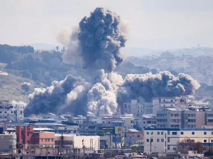 Israel lança novos ataques no Líbano após anunciar busca por negociação