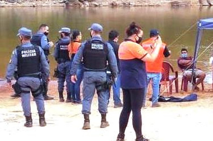 Polícia prende um e acaba com aglomeração de pessoas em praia de MT