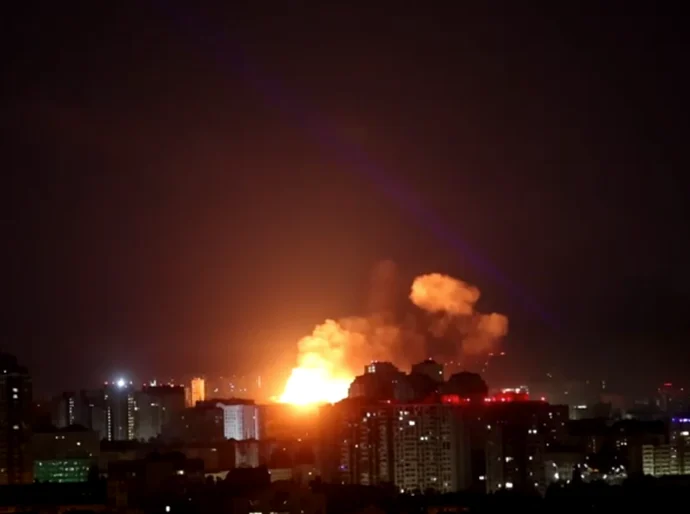 Rússia lança 597 drones e 26 mísseis contra a Ucrânia, diz Zelensky